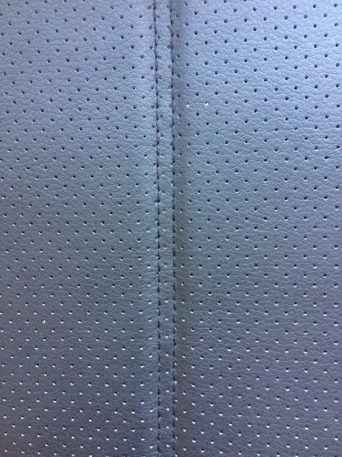 Варианты прострочек и цветов нитей авточехлов Dress4car