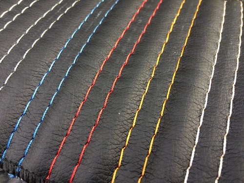 Варианты прострочек и цветов нитей авточехлов Dress4car